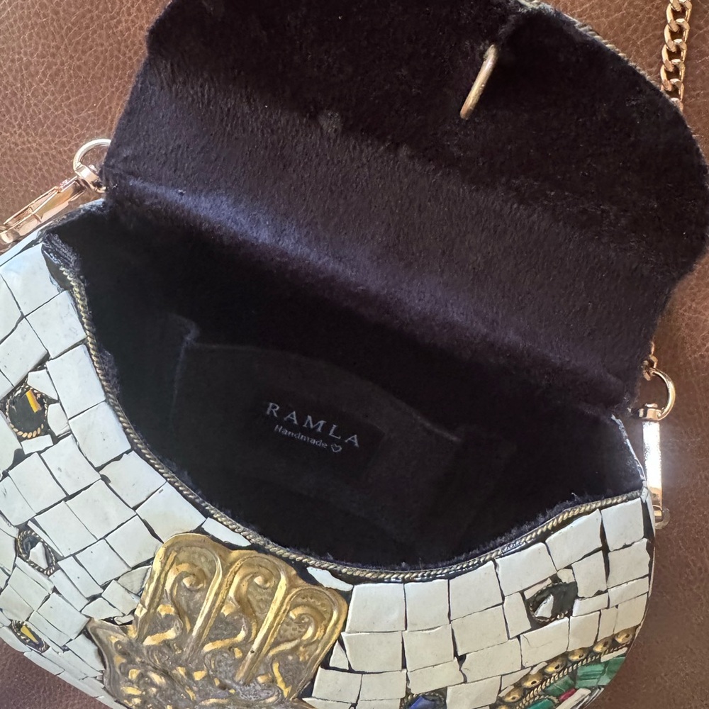 NEW Ramla Handmade Mosaic Crossbody Bag with Gold Accents - Picture 3 of 6